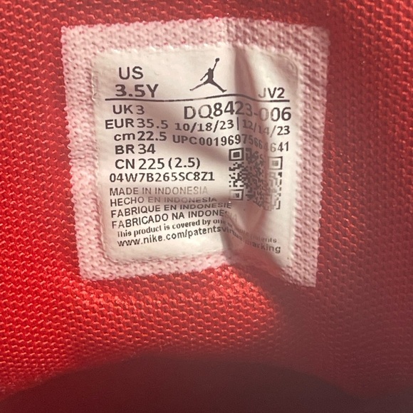 Nike Air Jordan 1 Mid Shadow Kids Size 3.5Y Black and Gray Sneakers Preloved - Picture 4 of 7